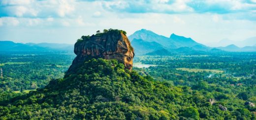 Blick auf den Felsen von Sigiriya 2021 | Erlebnisrundreisen.de